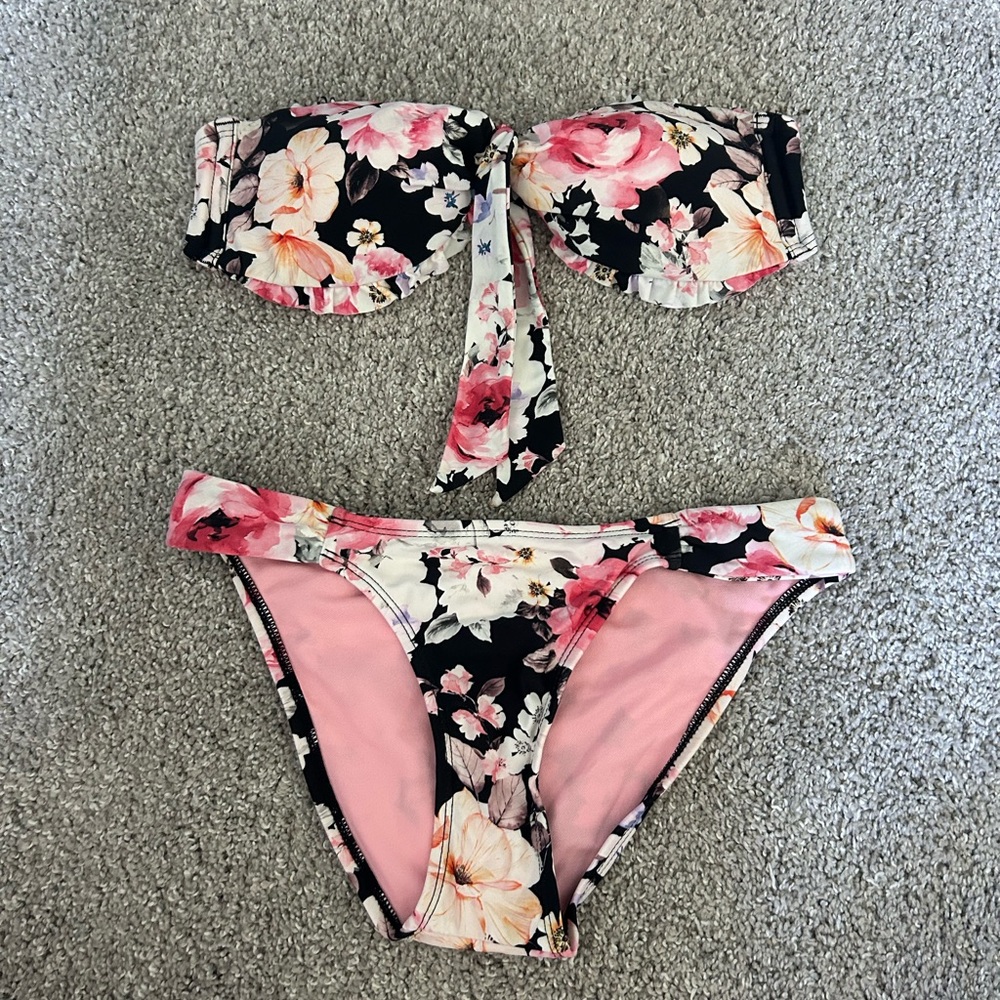 Floral Bikini Swimsuit *NEVER BEEN WORN”